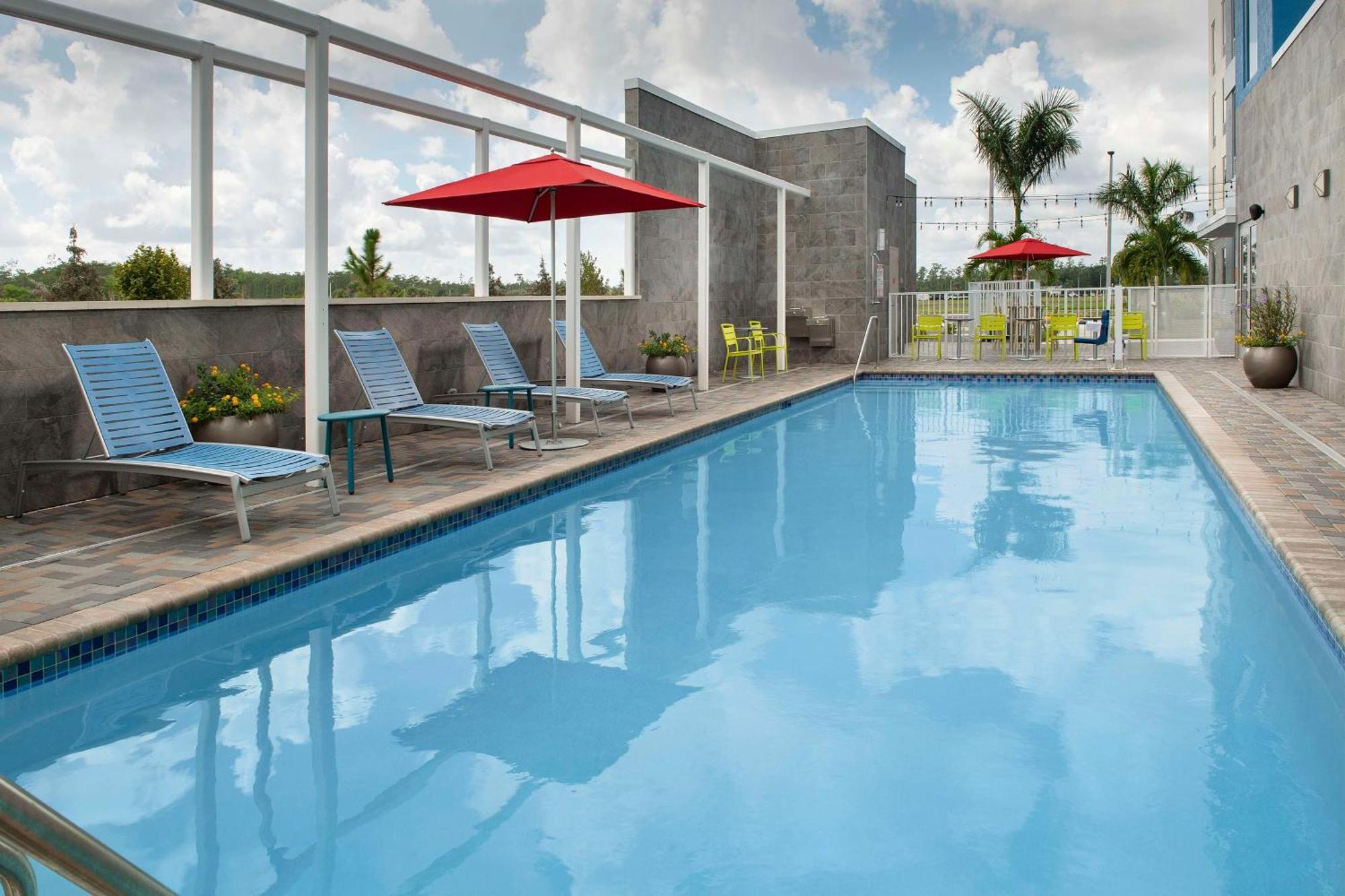 Home2 Suites By Hilton Fort Myers Airport Экстерьер фото