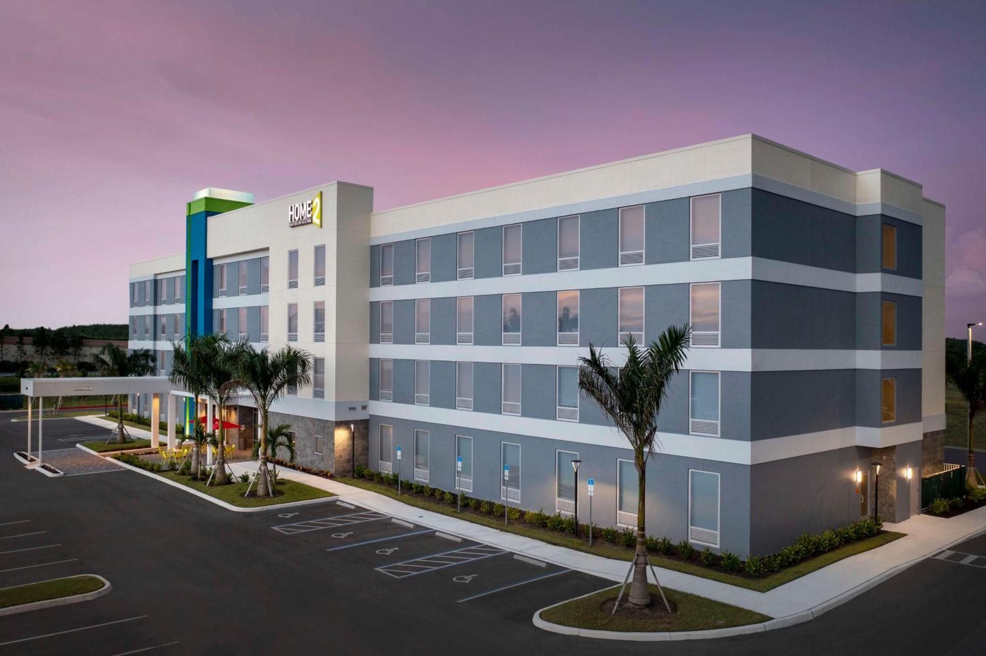 Home2 Suites By Hilton Fort Myers Airport Экстерьер фото